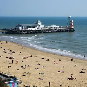  Apartment The Hideaway: Beachside Retreat With O2 Academy Access