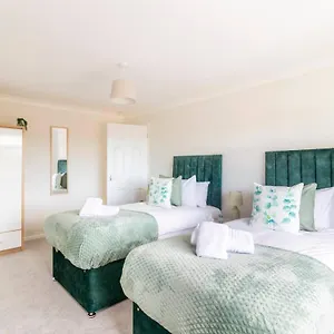  Apartment Wow! Seaview Sleeps 6-free Parking