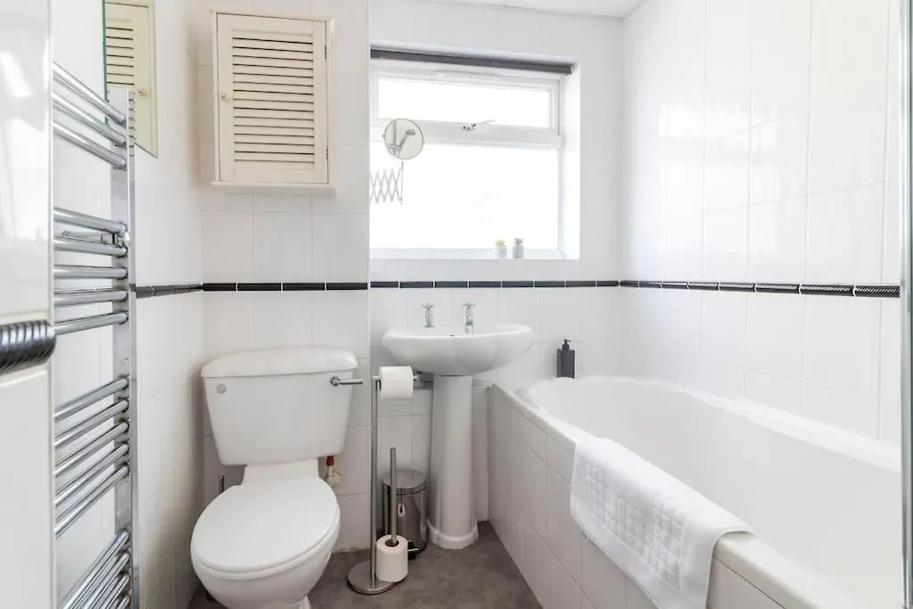 Amazing Sea View 2 Bedroom Sleeps 6 - Free Parking Bournemouth