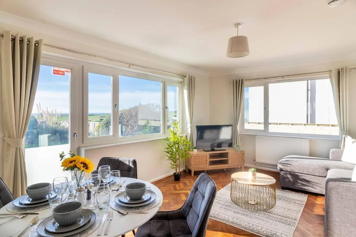 Amazing Sea View 2 Bedroom Sleeps 6 - Free Parking Bournemouth